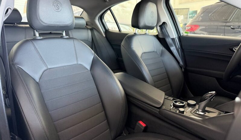 
								Alfa Romeo Giulia 2.2 Turbodiesel 180 CV AT8 AWD Q4 Veloce full									