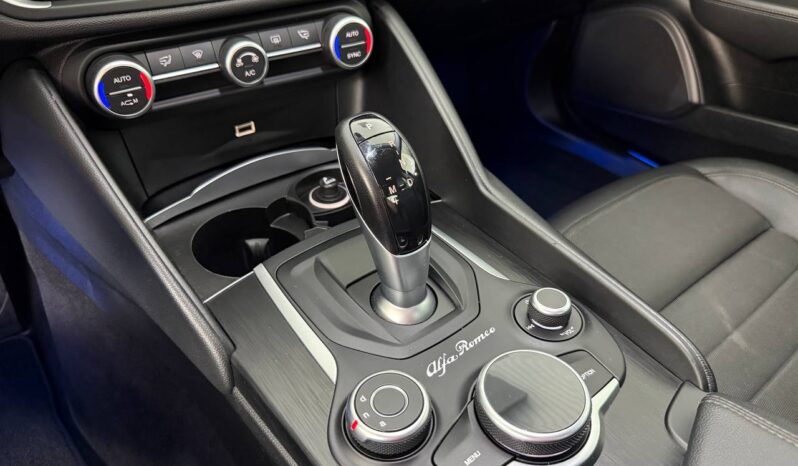 
								Alfa Romeo Giulia 2.2 Turbodiesel 180 CV AT8 AWD Q4 Veloce full									