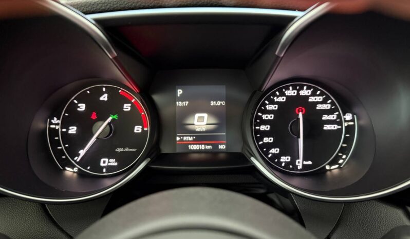 
								Alfa Romeo Giulia 2.2 Turbodiesel 180 CV AT8 AWD Q4 Veloce full									