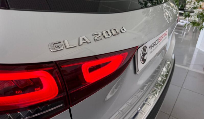 
								MERCEDES-BENZ GLA 200 d Automatic Business Extra full									